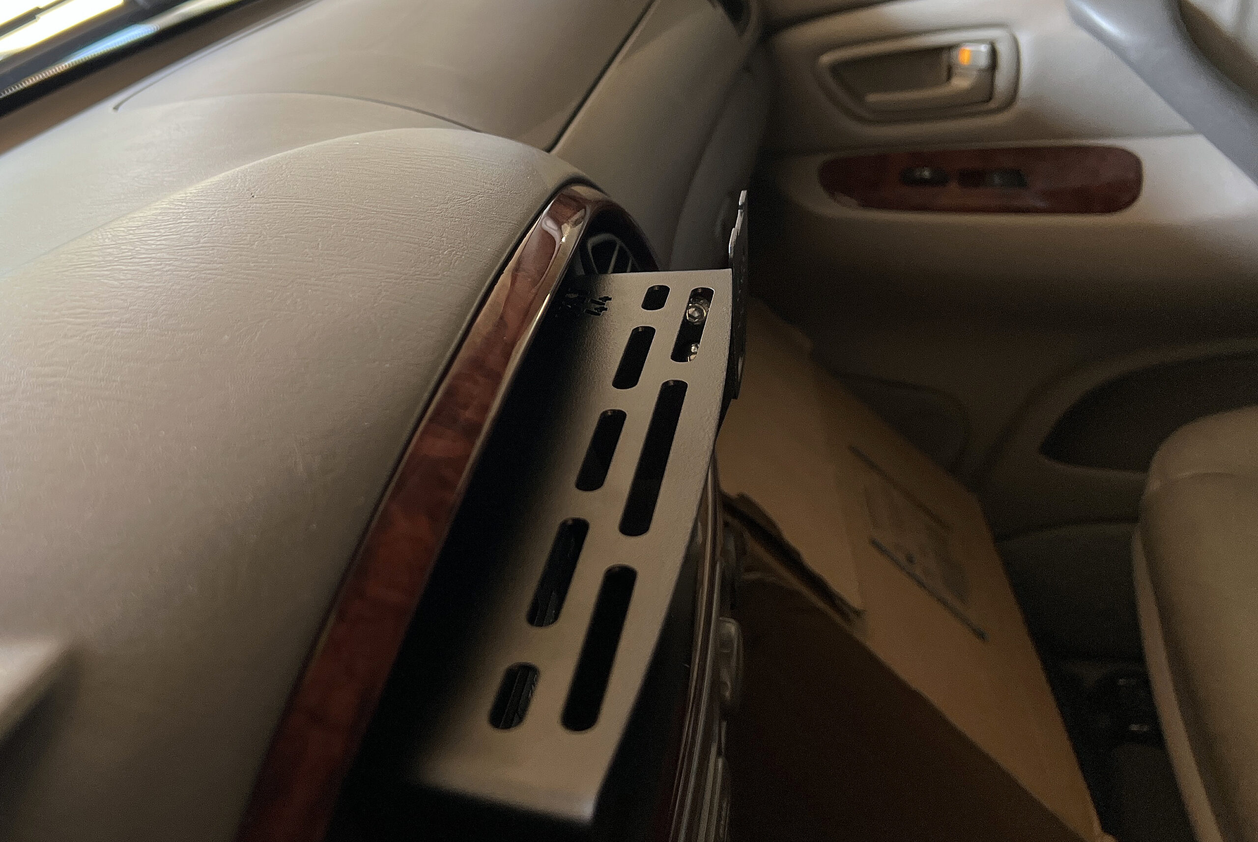 toyota sequoia dash mount