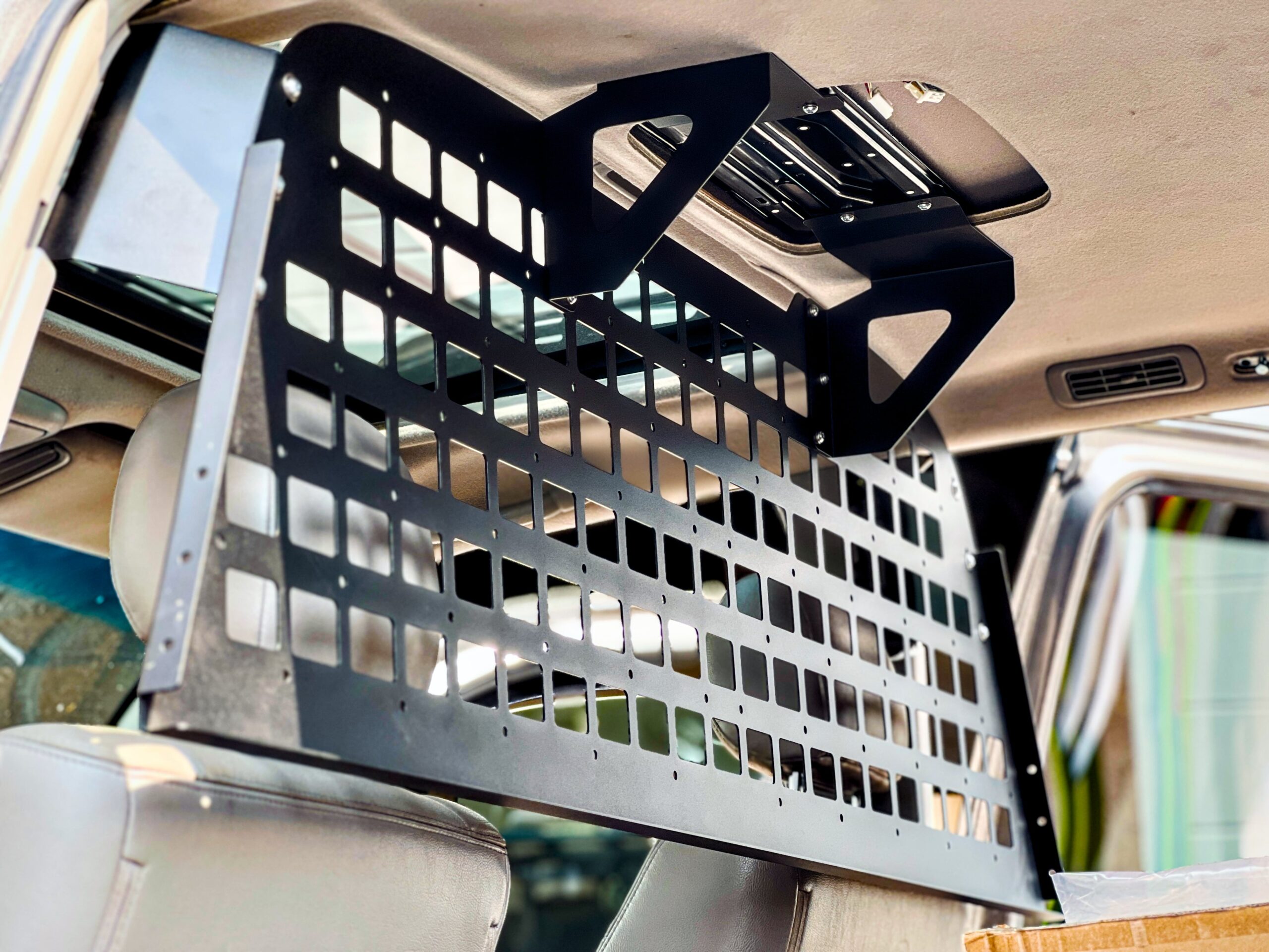 1ST GET TOYOTA SEQUOIA 2ND ROW DIVIDER